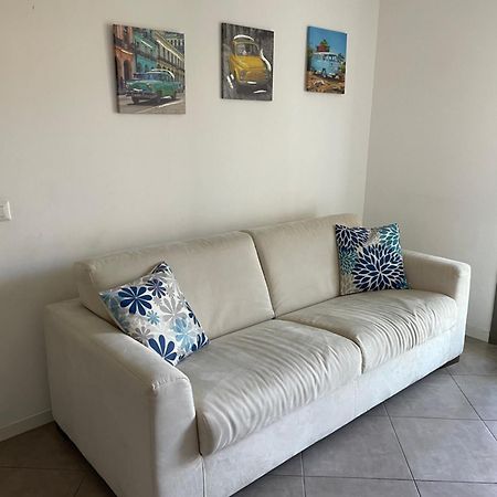 Apartamento Dolcecasaleogiu Con Parcheggio Coperto Gratuito Vitinia Exterior foto